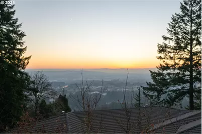 290 SW Moonridge Pl, Portland, OR 97225 - Photo 5