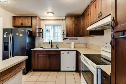 1010 Elkay Dr, Eugene, OR 97404 - Photo 9