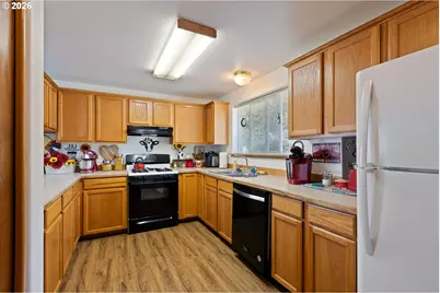 245 SE Wildwood Way, Myrtle Creek, OR 97457 - Photo 9