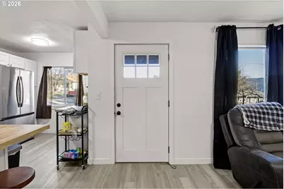 380 NW Cary St, Winston, OR 97496 - Photo 5