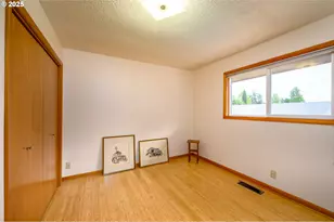 1526 SW Cypress Ln, McMinnville, OR 97128 - Photo 21