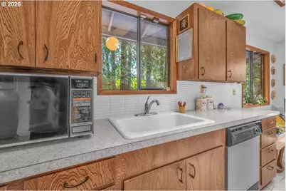 9200 SW Elrose Ct, Portland, OR 97224 - Photo 13