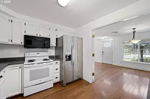 1980 Princeton Dr, Eugene, OR 97405 - Photo 9