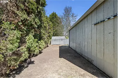 1980 Princeton Dr, Eugene, OR 97405 - Photo 19