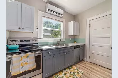 577 Madison St, Eugene, OR 97402 - Photo 3