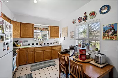 76317 Klohn Rd, Oakridge, OR 97463 - Photo 11