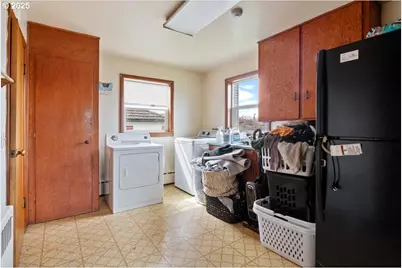 360 E Elwood St, Stayton, OR 97383 - Photo 17