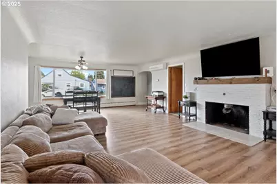 360 E Elwood St, Stayton, OR 97383 - Photo 9