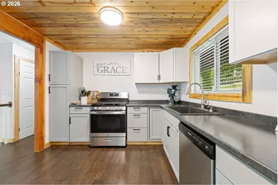 1101 E 15th St, Coquille, OR 97423 - Photo 9