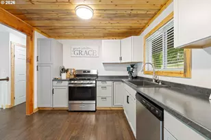 1101 E 15th St, Coquille, OR 97423 - Photo 9