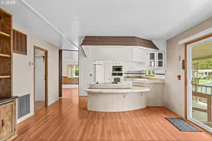 1225 W 10th Ave, Junction City, OR 97448 - Photo 15