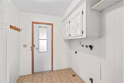 1225 W 10th Ave #53, Junction City, OR 97448 - Photo 17