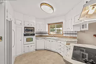 1225 W 10th Ave, Junction City, OR 97448 - Photo 13