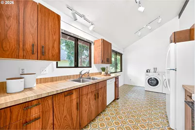 9316 SW 8th Dr, Portland, OR 97219 - Photo 17