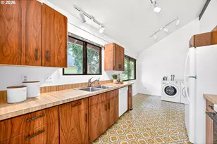 9316 SW 8th Dr, Portland, OR 97219 - Photo 17