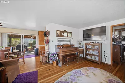 1700 Rainier Rd, Woodburn, OR 97071 - Photo 9