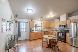 1910 18th Ave, Sweet Home, OR 97386 - Photo 5