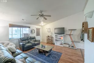 1910 18th Ave, Sweet Home, OR 97386 - Photo 3