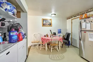 880 N Pershing St, Mount Angel, OR 97362 - Photo 27