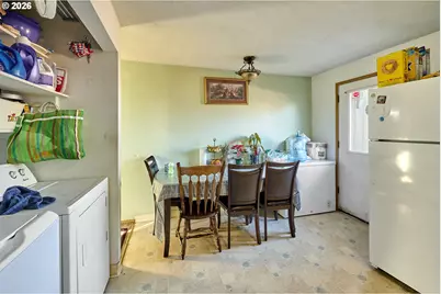 880 N Pershing St, Mount Angel, OR 97362 - Photo 23