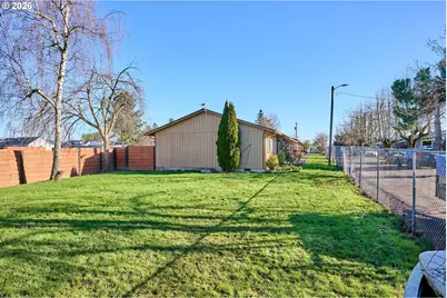 880 N Pershing St, Mount Angel, OR 97362 - Photo 25