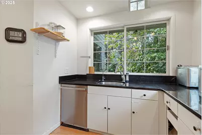 1757 SW Prospect Dr, Portland, OR 97201 - Photo 21