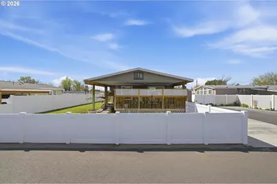 1889 NE 2nd Pl, Hermiston, OR 97838 - Photo 1
