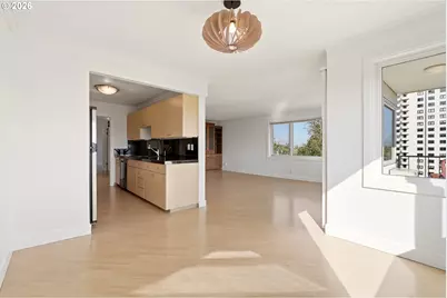 2211 SW Park Pl #702, Portland, OR 97205 - Photo 11