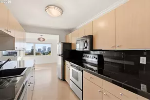 2211 SW Park Pl, Portland, OR 97205 - Photo 13