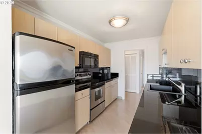 2211 SW Park Pl #702, Portland, OR 97205 - Photo 15