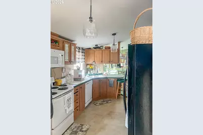 155 Bobwhite St, Roseburg, OR 97471 - Photo 9