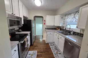 415 SE Roberts Ave, Gresham, OR 97080 - Photo 3