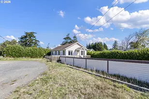 1946 16th St, North Bend, OR 97459 - Photo 7