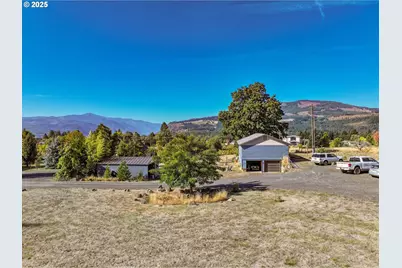 1195 NW Baker Dr, White Salmon, WA 98672 - Photo 3