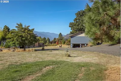 1195 NW Baker Dr, White Salmon, WA 98672 - Photo 23