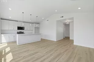 375 SE Shetterly Dr, Dallas, OR 97338 - Photo 3