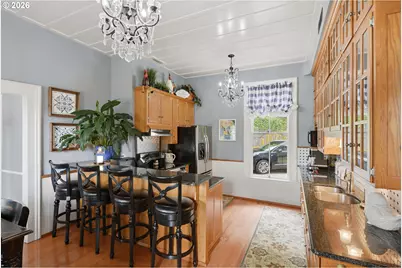 687 N 3rd St, Coos Bay, OR 97420 - Photo 9