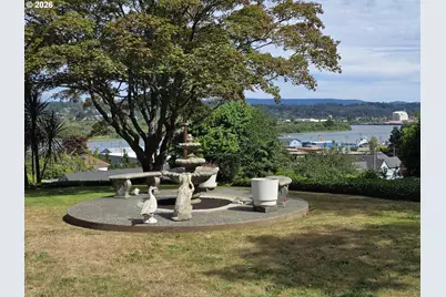 687 N 3rd St, Coos Bay, OR 97420 - Photo 5