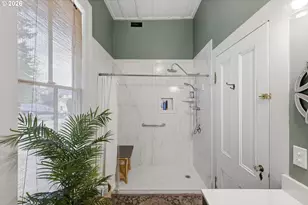 687 N 3rd St, Coos Bay, OR 97420 - Photo 35