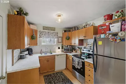 687 N 3rd St, Coos Bay, OR 97420 - Photo 41
