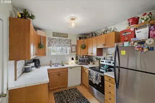 687 N 3rd St, Coos Bay, OR 97420 - Photo 41