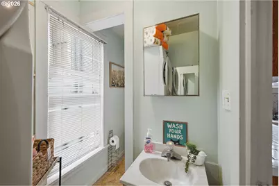 687 N 3rd St, Coos Bay, OR 97420 - Photo 47