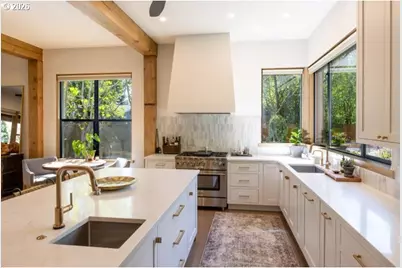 570 Toms Dr, Hood River, OR 97031 - Photo 17