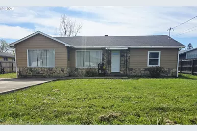 2137 Castle Ave, Roseburg, OR 97471 - Photo 3