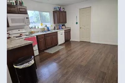 2137 Castle Ave, Roseburg, OR 97471 - Photo 23