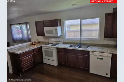 2137 Castle Ave, Roseburg, OR 97471 - Photo 11