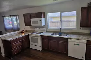 2137 Castle Ave, Roseburg, OR 97471 - Photo 11