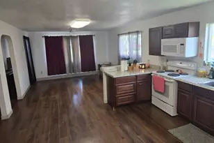 2137 Castle Ave, Roseburg, OR 97471 - Photo 9