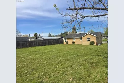 2137 Castle Ave, Roseburg, OR 97471 - Photo 35
