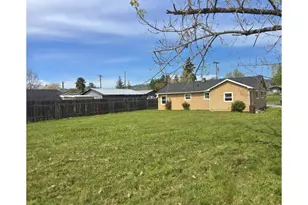 2137 Castle Ave, Roseburg, OR 97471 - Photo 35